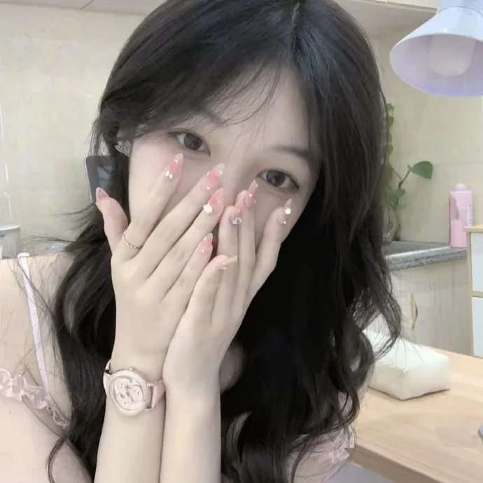 抽象画中的越南少女